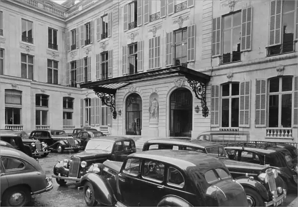 British Embassy in Paris P_D00558_003