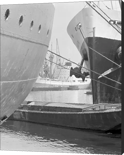 London Docks a064969