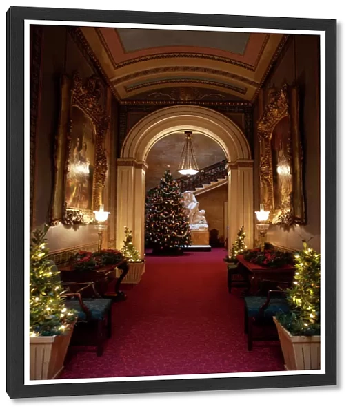 Osborne House at Christmas N071981