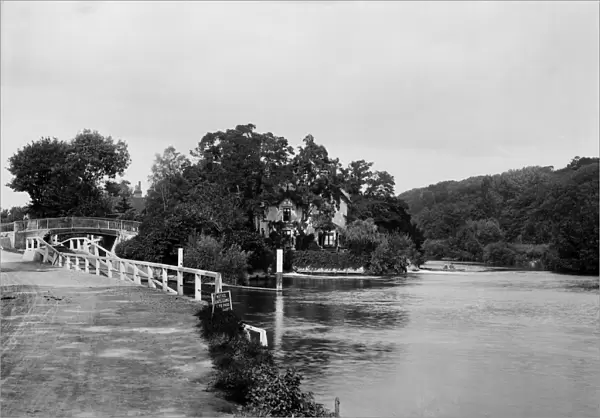 Ray Mill Cottage, River Thames CC97_02743
