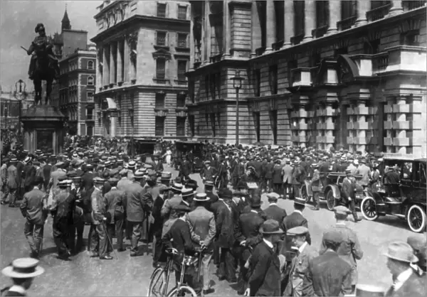 Proclamation of World War One, outside War Office