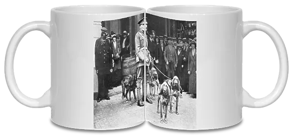 Major Richardson leaves for Belgium with bloodhounds, WW1