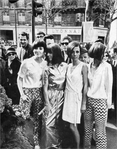 British models bring the London look to Paris, 1966