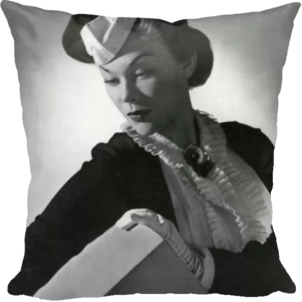 Model wearing Agnes hat 1937