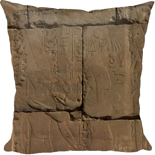 Relief depicting a pharaoh to the god Amun. New kingdom. Cha