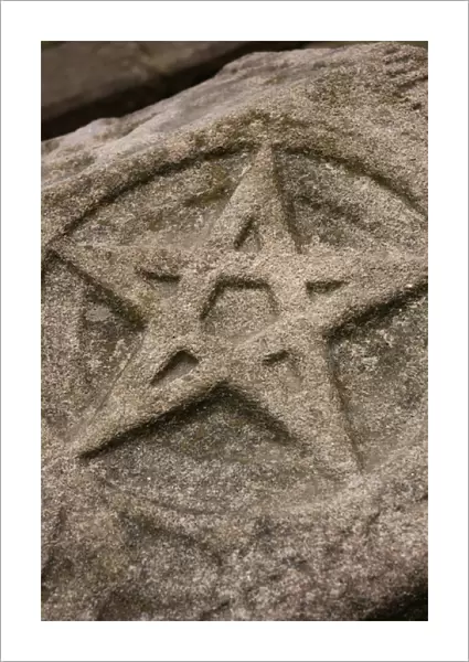 Funerary relief. Pentagram. Stone dated in 1284. Barcelos. P