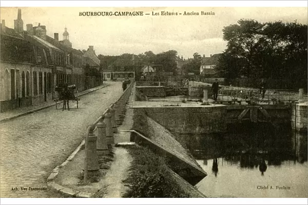 Bourbourg-Campagne, France - the lock at the old canal