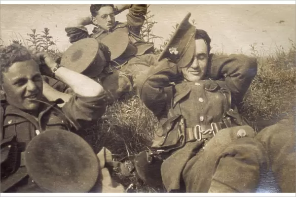 Soldiers of Royal Fusiliers relaxing during route march, WW1