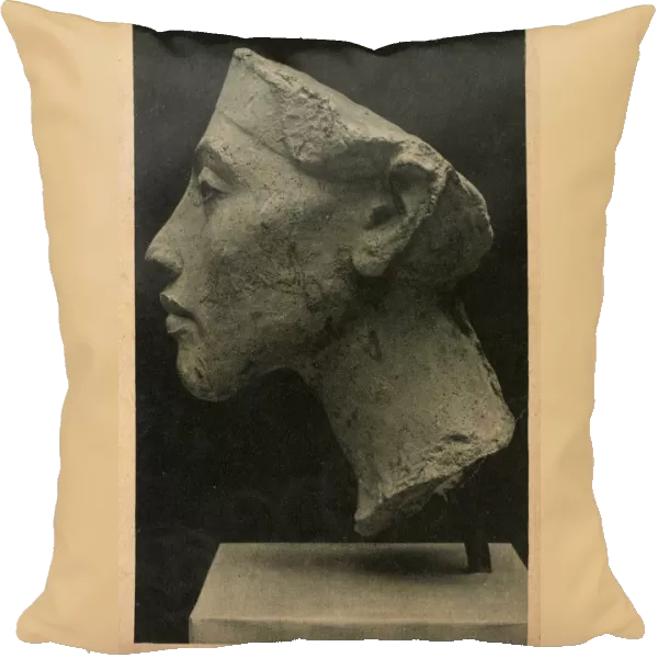 Profile - Bust of Pharoah Akhenaten from Amarna