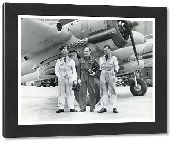Ron Ellison and Hugh Statham alongside Bristol Beaufighter