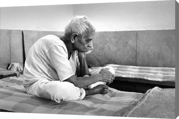 Old man on hospital bed, Jaipur