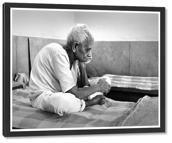 Old man on hospital bed, Jaipur