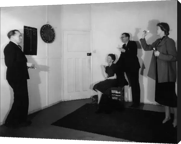 DARTS IN THE HOME  /  C1940