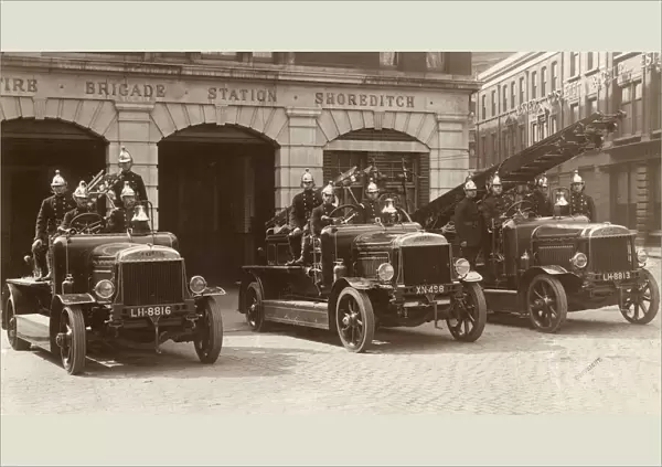 LCC-LFB engines and crews, Shoreditch fire station