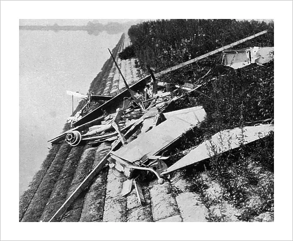Queen Mary Reservoir plane crash, 1937