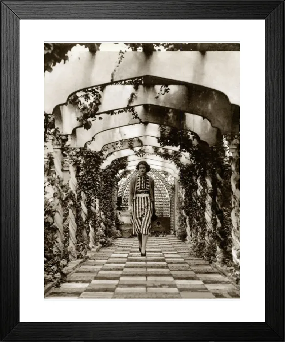 Framed Print : Roof Garden of Derry and Toms, Kensington Print 1938 Framed Print : Roof Garden of Derry and Toms, Kensington Print 1938