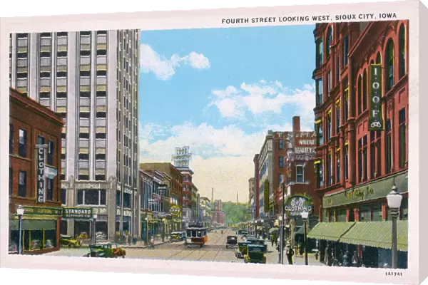 Fourth Street - looking West - Sioux City, Iowa, USA Date: circa 1930