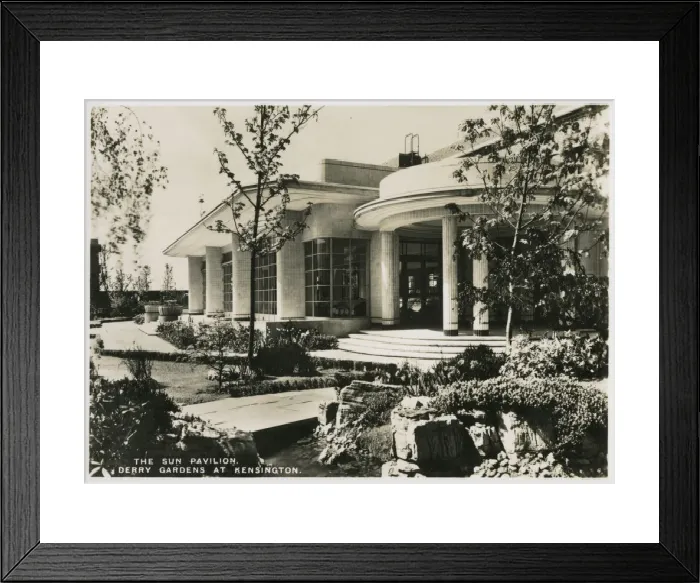Framed Print : Circa 1938 Print of Derry & Toms Rooftop Gardens, Kensington Framed Print : Circa 1938 Print of Derry & Toms Rooftop Gardens, Kensington
