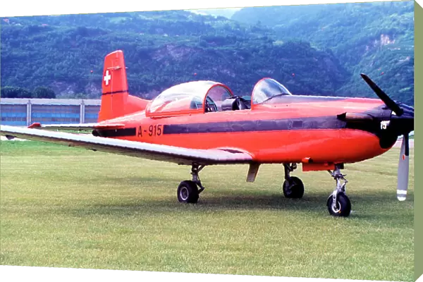 Pilatus PC-7 Turbo Trainer A-915