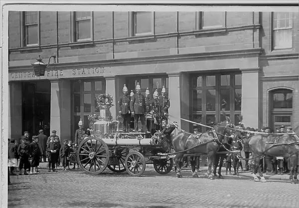 Superb four horse fire engine with firemen