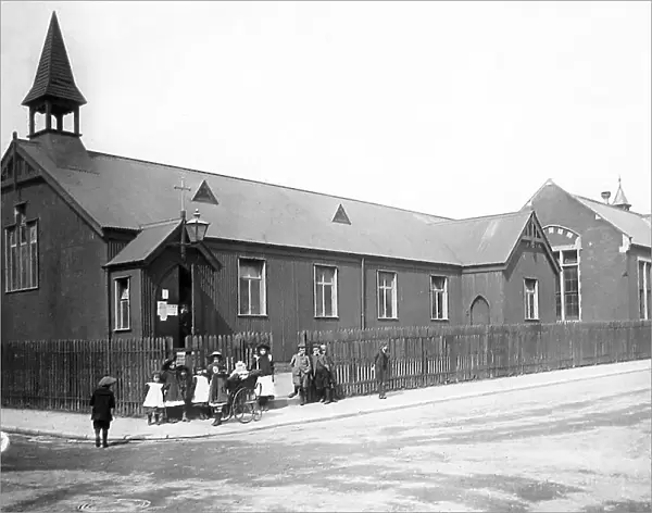 St Andrews School, Lowestof