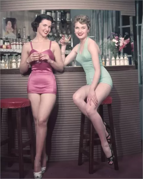Cocktail Girls 1950S 2  /  4