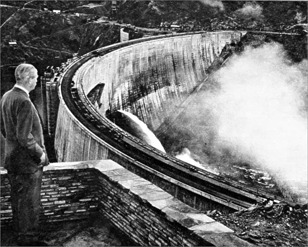 Harold Macmillan looking at the Kariba Dam, 1960