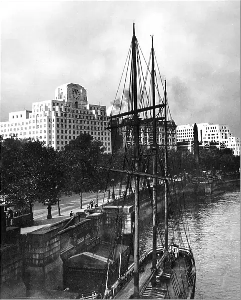 The Embankment, London, 1932