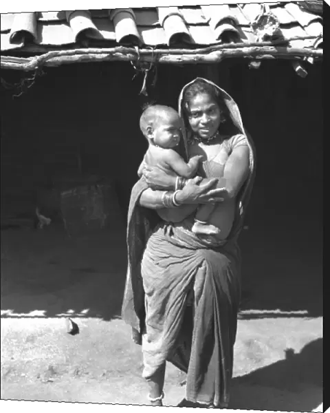 Mother and baby, Mandu, Madhya Pradesh, Central India