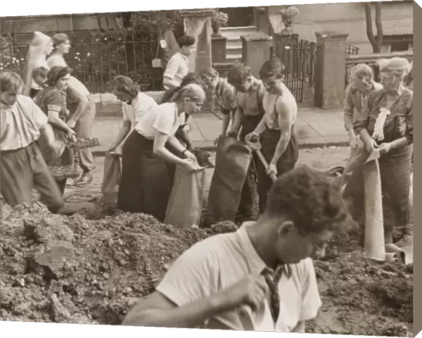 Filling Sandbags - WW2 Home Front (4  /  4)