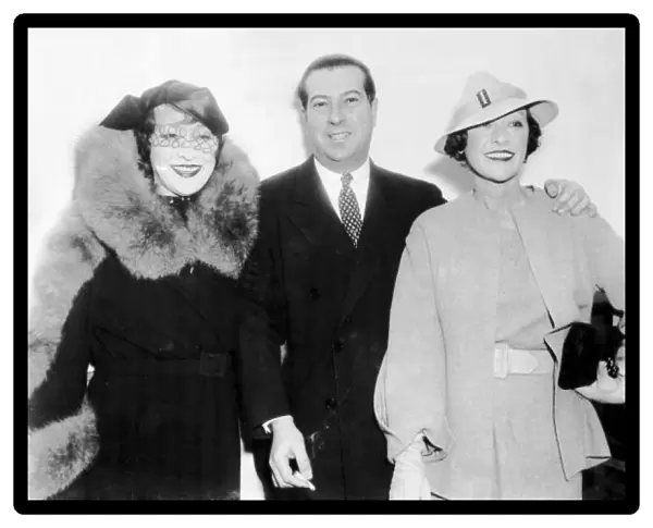 The Dolly Sisters arrive in New York