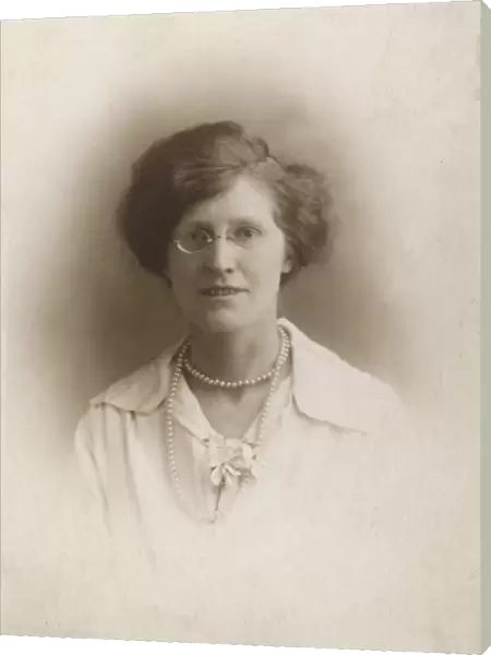 Female Type  /  Photo 1923