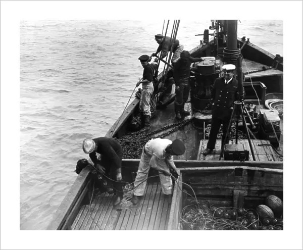 British sailors laying anti-submarine nets from drifter, WW1