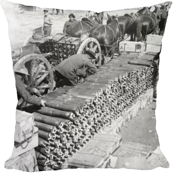New Zealand gunners loading ammunition, France, WW1