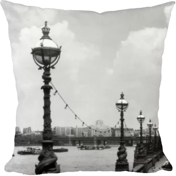 Albert Embankment Lamps