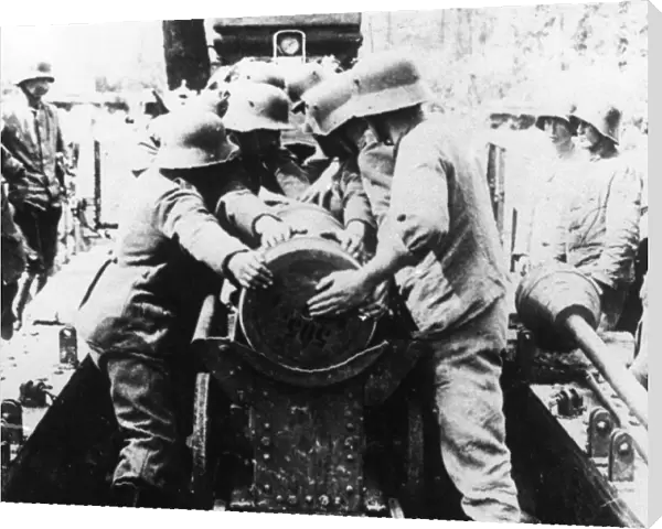German gunners in action with 38cm gun, WW1