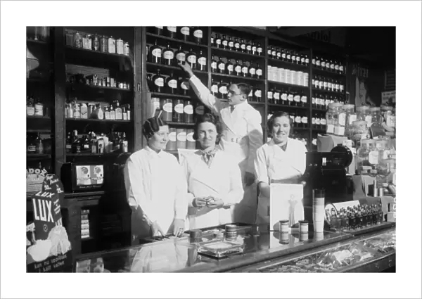 Chemist and makeup shop, Malmo 1936 Date: 1936
