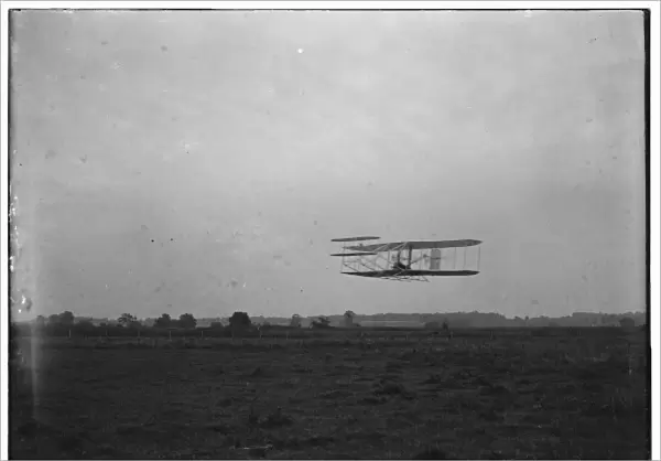 Flight 23: front view of the machine in flight to the right