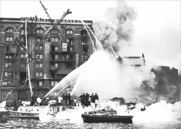 LFB fireboat Massey Shaw tackling a warehouse fire