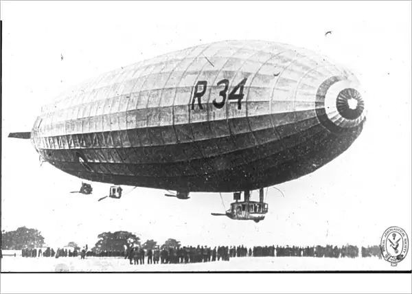 R34 airship in flight
