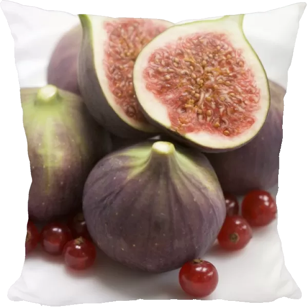 Whole and halved figs