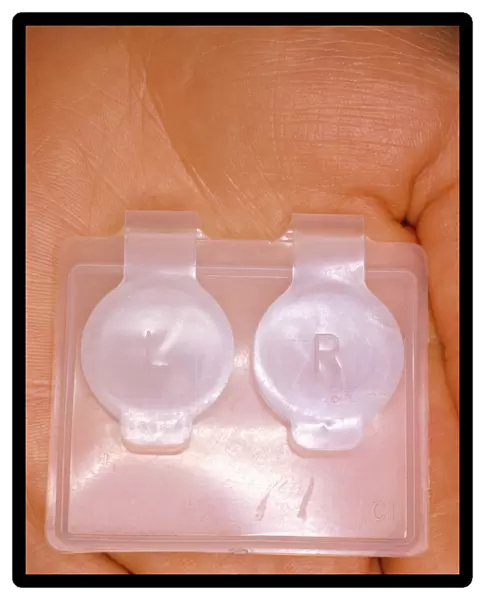 Storage case for hard-type contact lenses
