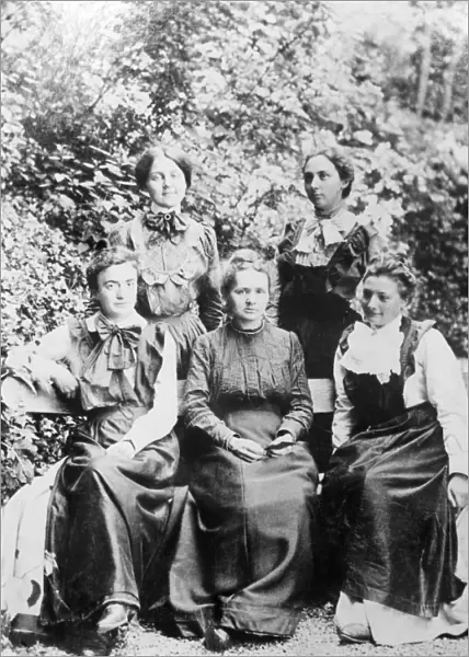 Marie Curie and students, 1910s C014  /  2053