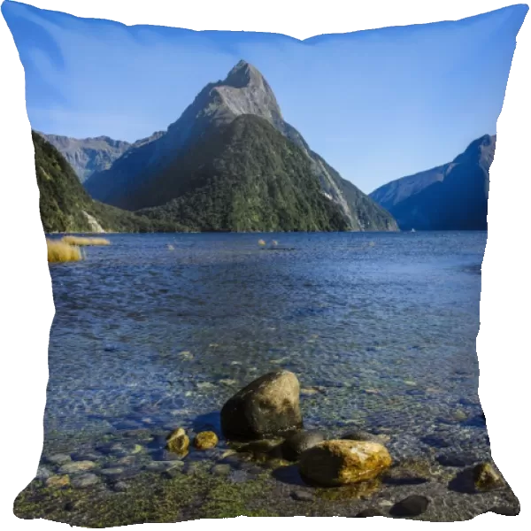 The steep cliffs of Milford Sound, Fiordland National Park, UNESCO World Heritage Site, South Island, New Zealand, Pacific