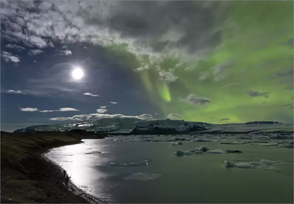 The Aurora Borealis (Northern Lights) captured in the night sky over Jokulsarlon glacial lagoon on the edge of the Vatnajokull National Park, during winter, South Iceland, Iceland, Polar Regions
