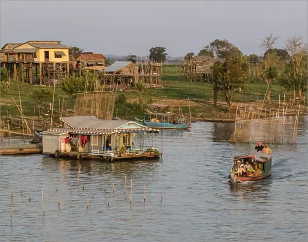 River family living on the Tonle Sap River in Kampong Chhnang, Cambodia, Indochina, Southeast Asia, Asia