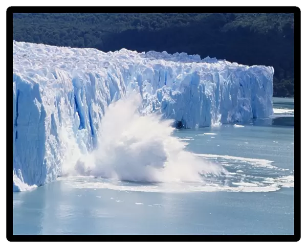 Glacier ice melting and icebergs at Perito Moreno, Moreno Glacier, Parque Nacional Los Glaciares