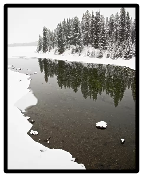 Malign River and Malign Lake in winter, Jasper National Park, UNESCO World Heritage Site