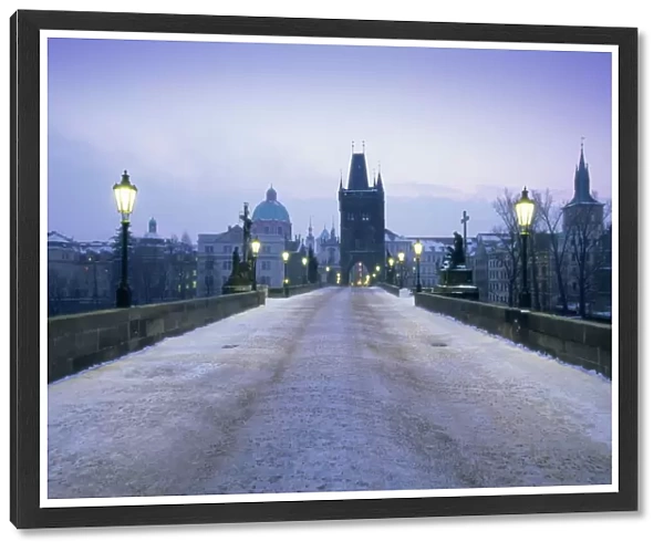 Charles Bridge in winter snow, Prague, UNESCO World Heritage Site, Czech Republic, Europe