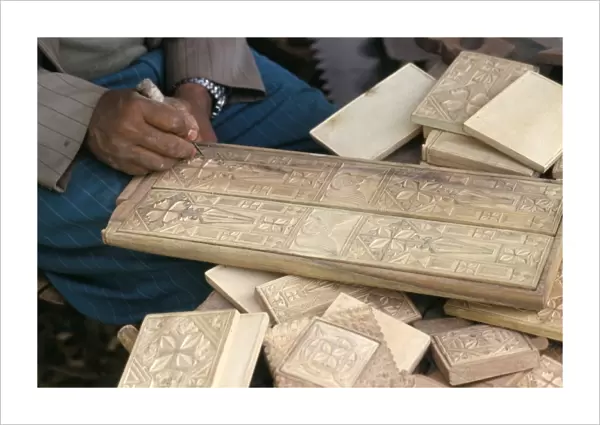 Sculptor working in wood, Axoum (Aksum) (Axum), Tigre region, Ethiopia, Africa